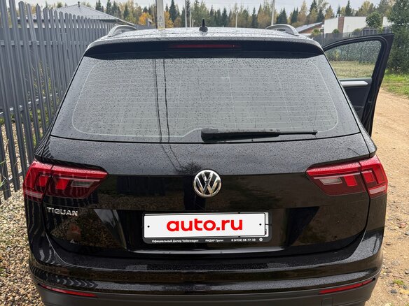 2020 Volkswagen Tiguan II, чёрный - вид 3