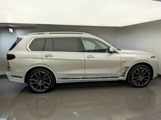 2025 BMW X7 40i I (G07) Рестайлинг, белый, 17500000 рублей, вид 3