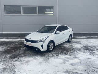 2020 Kia Rio IV Рестайлинг, белый, 1690000 рублей, вид 1