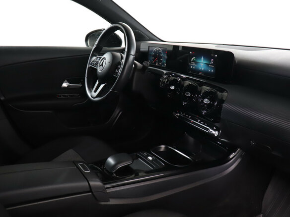 2019 Mercedes-Benz A-Класс 200 IV (W177), чёрный, 1820000 рублей - вид 8
