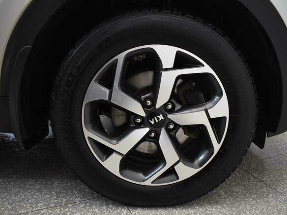 2021 Kia Sportage IV Рестайлинг, серебристый, 2300000 рублей - вид 14