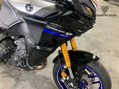2022 Yamaha MT-09 Tracer (FJ-09), серебристый, 1327000 рублей, вид 3