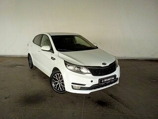 2016 Kia Rio III Рестайлинг, белый, 640000 рублей, вид 3