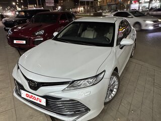 2019 Toyota Camry VIII (XV70), белый, 2799999 рублей, вид 1