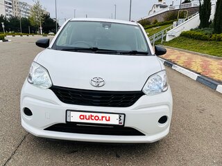 2018 Toyota Passo III, белый, 950000 рублей, вид 3