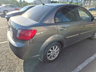 2010 Kia Rio II Рестайлинг, серебристый, 600000 рублей, вид 3