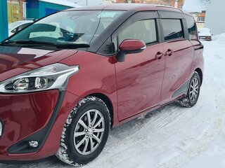2019 Toyota Sienta II Рестайлинг, красный, 1610000 рублей, вид 3