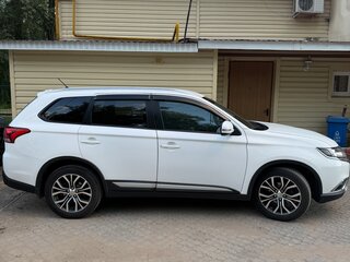 2015 Mitsubishi Outlander III Рестайлинг 2, белый, 1550000 рублей, вид 2