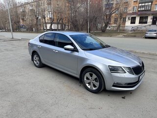 2017 Skoda Octavia III (A7) Рестайлинг, серый, 1300000 рублей, вид 3