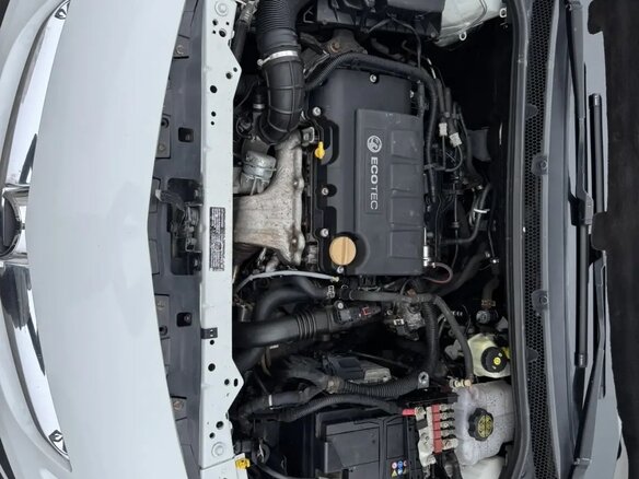 2014 Opel Astra J Рестайлинг, белый, 750000 рублей - вид 6