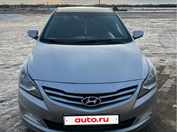 2015 Hyundai Solaris I Рестайлинг, серебристый, 750000 рублей - вид 1