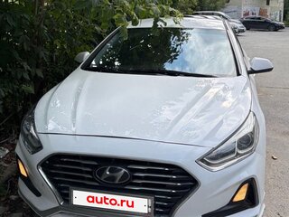 2019 Hyundai Sonata VII (LF) Рестайлинг, белый, 900000 рублей, вид 1