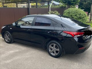 2017 Hyundai Solaris II, чёрный, 1000000 рублей, вид 5