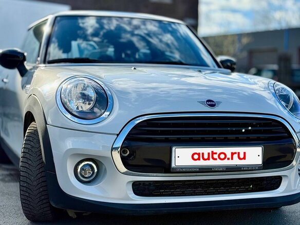 2019 Mini Hatch Cooper III (F55/F56) Рестайлинг, серебристый, 2600000 рублей - вид 4