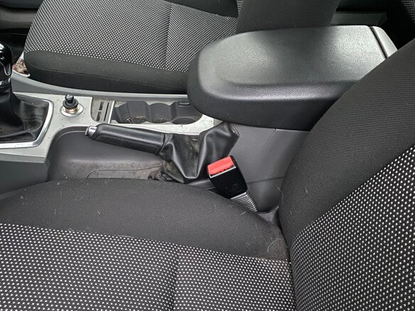 2010 Ford Focus II Рестайлинг, серебристый, 600000 рублей - вид 15