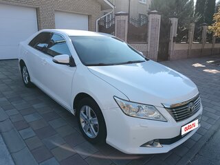 2014 Toyota Camry VII (XV50), белый, 1550000 рублей, вид 3