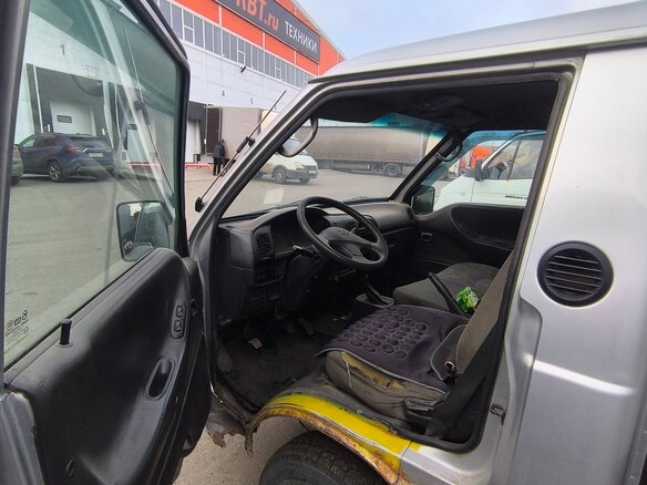 2011 Hyundai Porter, серый, 500000 рублей - вид 4