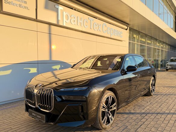 2025 BMW 7 серии 740i xDrive VII (G70), чёрный, 16500000 рублей - вид 2