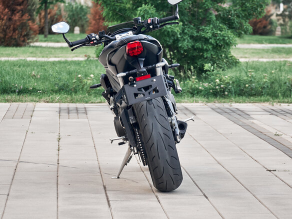 2021 Triumph Street Triple, чёрный, 940000 рублей - вид 6