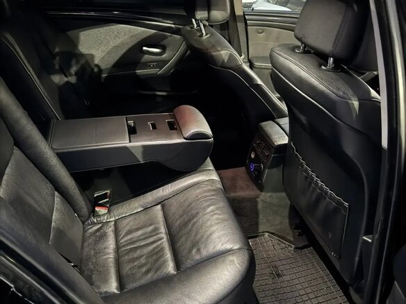 2009 BMW 5 серии 525i V (E60/E61) Рестайлинг, чёрный, 1400000 рублей - вид 25