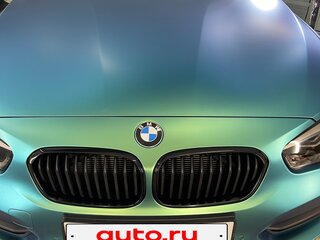 2018 BMW 1 серии 118i II (F20/F21) Рестайлинг 2, серебристый, 2320500 рублей, вид 4