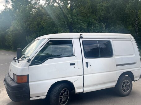 1999 Mitsubishi Delica, белый, 645000 рублей, вид 1