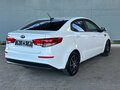 2017 Kia Rio III Рестайлинг, белый - вид 4