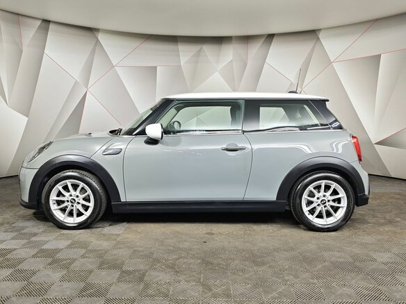 2022 Mini Hatch Cooper III (F55/F56) Рестайлинг 2, серый, 2600000 рублей - вид 4