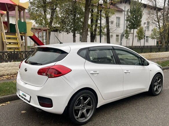 2016 Kia Ceed II Рестайлинг, белый, 1050000 рублей - вид 8