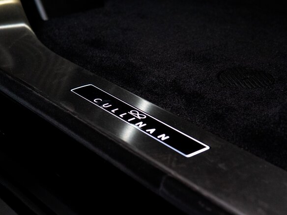 2025 Rolls-Royce Cullinan Black Badge I Рестайлинг (Series II), чёрный, 58000000 рублей - вид 26