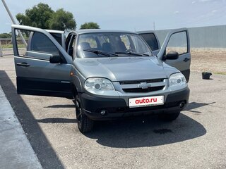 2011 Chevrolet Niva I Рестайлинг, серый, 650000 рублей, вид 2