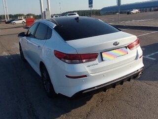 2019 Kia Optima IV Рестайлинг, белый, 1590000 рублей, вид 4
