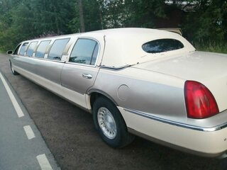 2002 Lincoln Town Car III, чёрный, 1500000 рублей, вид 2