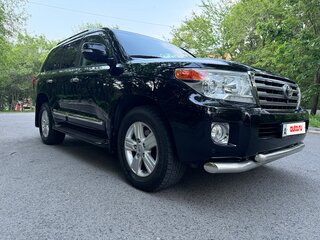 2015 Toyota Land Cruiser 200 Series Рестайлинг 1, чёрный, 5700000 рублей, вид 4