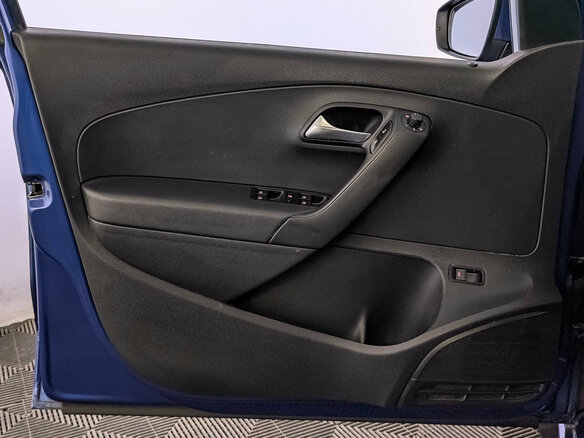 2019 Volkswagen Polo V Рестайлинг, синий, 1195000 рублей - вид 18