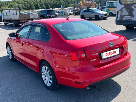 2011 Volkswagen Jetta V, красный, 800000 рублей, вид 4