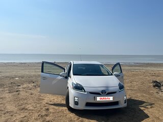 2009 Toyota Prius III (XW30), белый, 1300000 рублей, вид 3