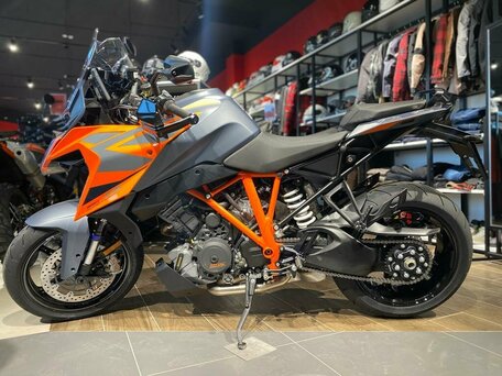2023 KTM 1290 Super Duke GT, чёрный, 1728000 рублей, вид 4