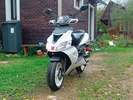 2004 Aprilia SR 50 R, белый, 180000 рублей, вид 5