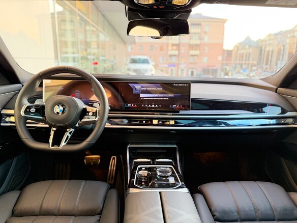 2025 BMW 7 серии 740i xDrive VII (G70), чёрный, 16500000 рублей - вид 19