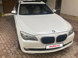2010 BMW 7 серии Long 750Li xDrive V (F01/F02/F04), белый, 2000000 рублей, вид 2