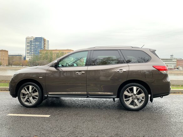 2014 Nissan Pathfinder IV, коричневый, 2200000 рублей