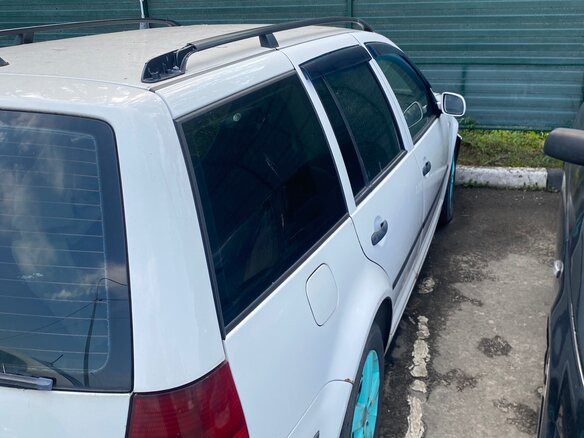 2003 Volkswagen Golf IV, белый, 180000 рублей - вид 2