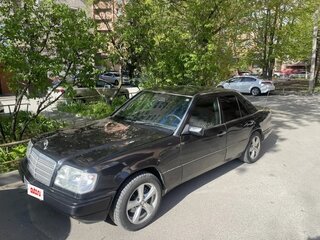 1995 Mercedes-Benz E-Класс 220 I (W124), чёрный, 590000 рублей, вид 1