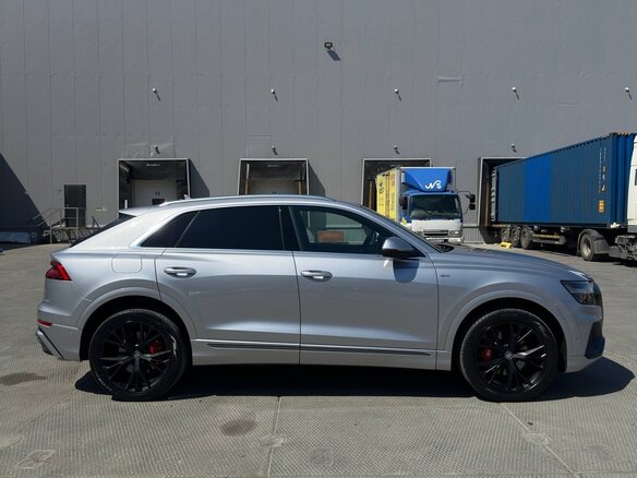 2020 Audi Q8 50 TDI I (4M), чёрный, 6500000 рублей - вид 3