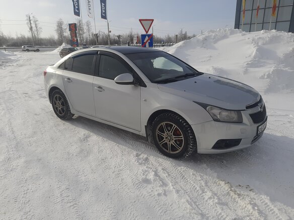 2012 Chevrolet Cruze I, серебристый, 680000 рублей - вид 3