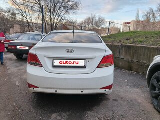 2015 Hyundai Solaris I Рестайлинг, белый, 650000 рублей, вид 4