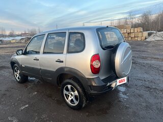 2012 Chevrolet Niva I Рестайлинг, серебристый, 220000 рублей, вид 4