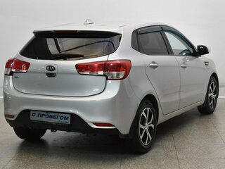 2016 Kia Rio III Рестайлинг, серебристый, 1045000 рублей, вид 4
