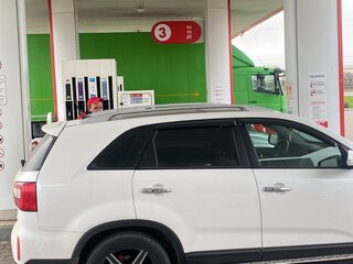 2014 Kia Sorento II Рестайлинг, белый, 1750000 рублей, вид 2